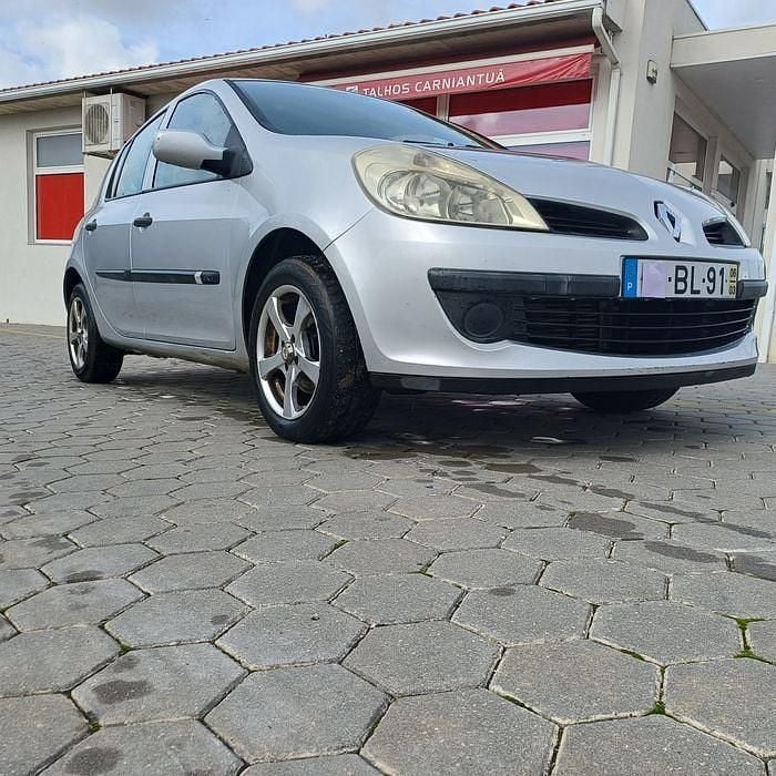 Usado 2006 Renault Clio II Sedan | € 4.600 (Preço justo) - Imagem 1/4
