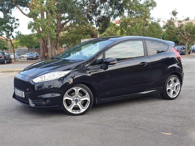 Preto Usado 2013 Ford Fiesta ST Citadino | € 13.400 - Imagem 1/4