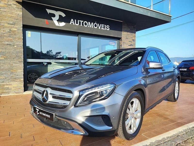 Cinza Usado 2016 Mercedes GLA180 Edition SUV | € 21.450 (Caro) - Imagem 1/4