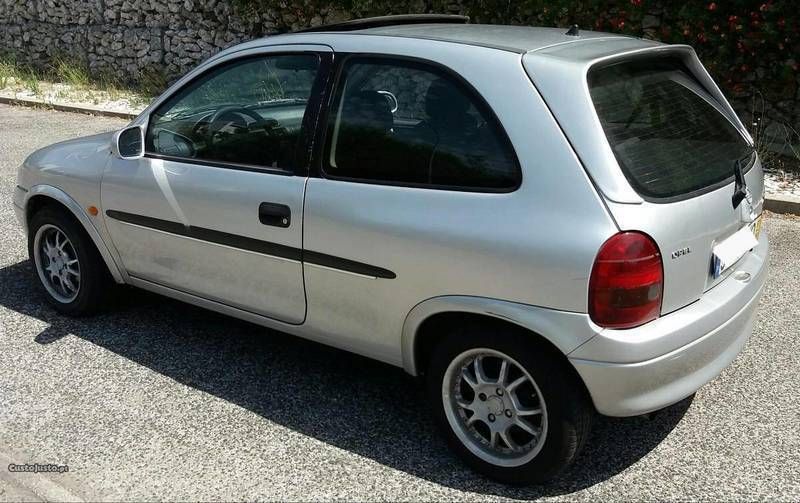 Sold Opel Corsa 1.5 TD sport 5 lug. Carros usados