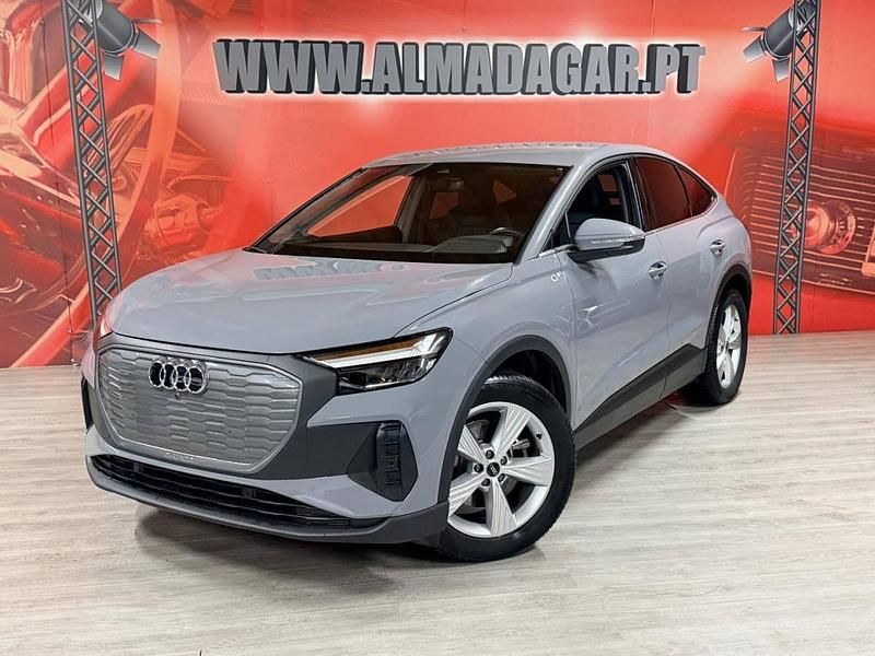 Cinza Usado 2022 Audi Q4 e-tron Ambiente SUV | € 29.900 (Preço justo) - Imagem 1/4