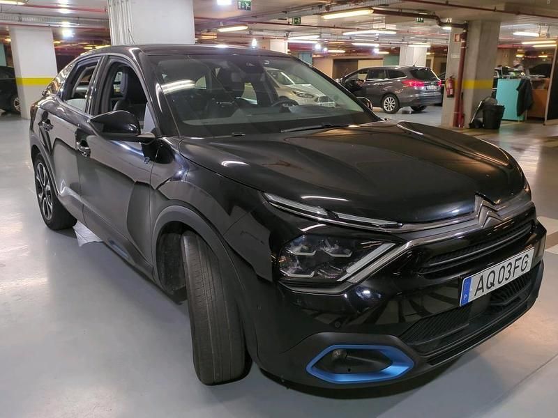 Usado Citroën e-C4 Feel 100 kW (136 HP) 2022 Preto