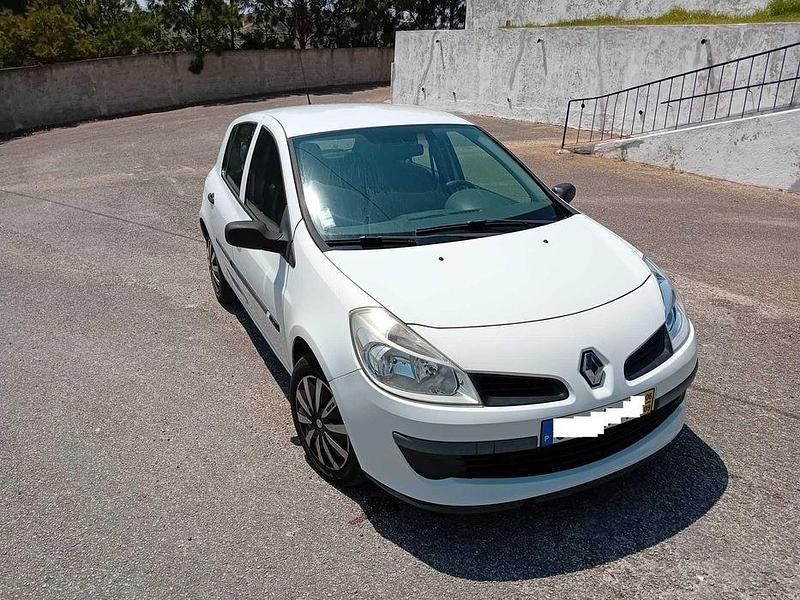 Usado 2006 Renault Clio III Sedan | € 3.100 - Imagem 1/4
