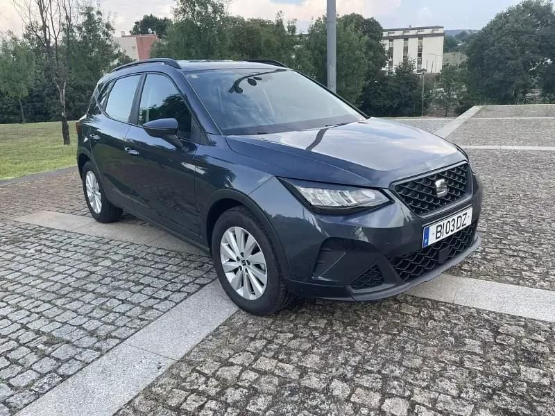 Cinza escuro Usado 2024 Seat Arona Style SUV | € 19.500 (Preço elevado) - Imagem 1/4