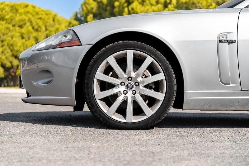 Usado Jaguar XK 258 HP (189 kW) 2010 Cinza Cabrios