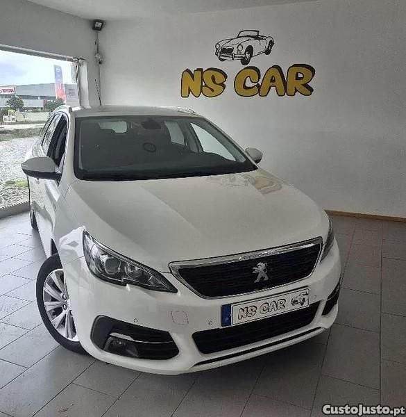 Branco Usado 2020 Peugeot 308 Style Citadino | € 14.750 (Preço justo) - Imagem 1/1