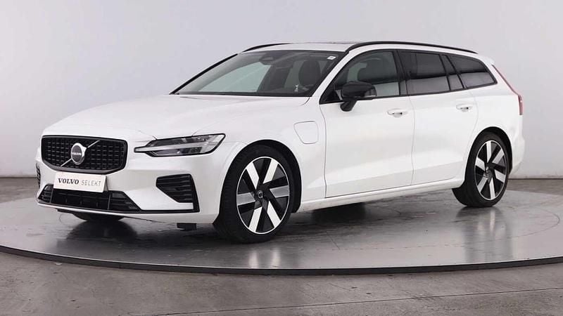 Branco Usado 2025 Volvo V60 Carrinha | € 46.300 (Preço justo) - Imagem 1/4