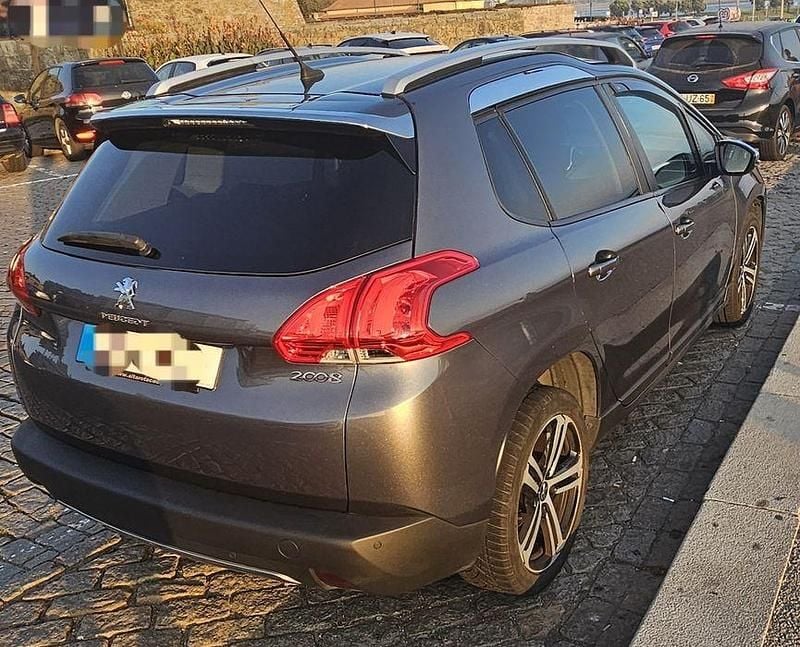 Cinzento Usado 2015 Peugeot 2008 Style SUV | € 8.950 (Bom preço) - Imagem 1/4