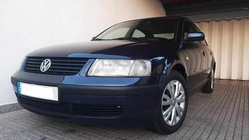 Azul Usado 1999 VW Passat Sedan | € 3.500 (Preço elevado) - Imagem 1/4