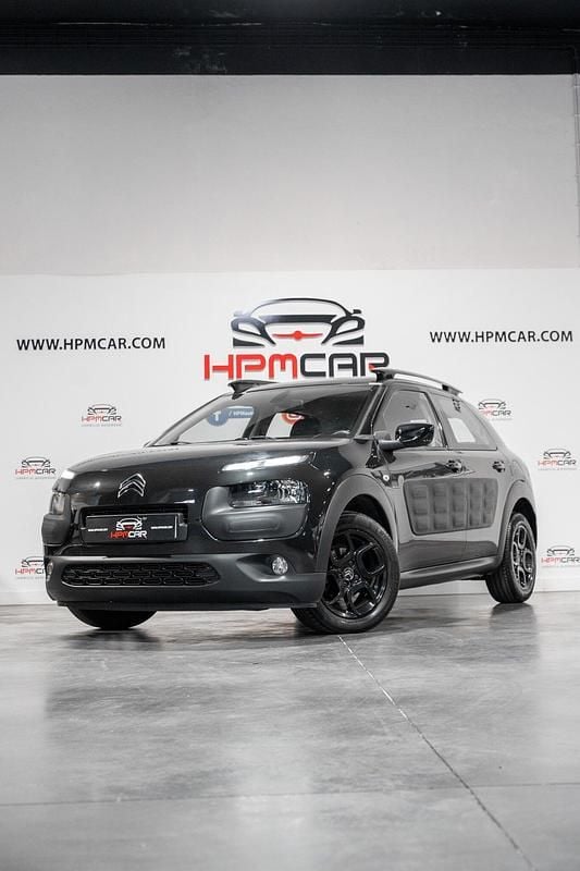 Usado Citroën C4 Shine 92 HP (67 kW) 2014 Preto