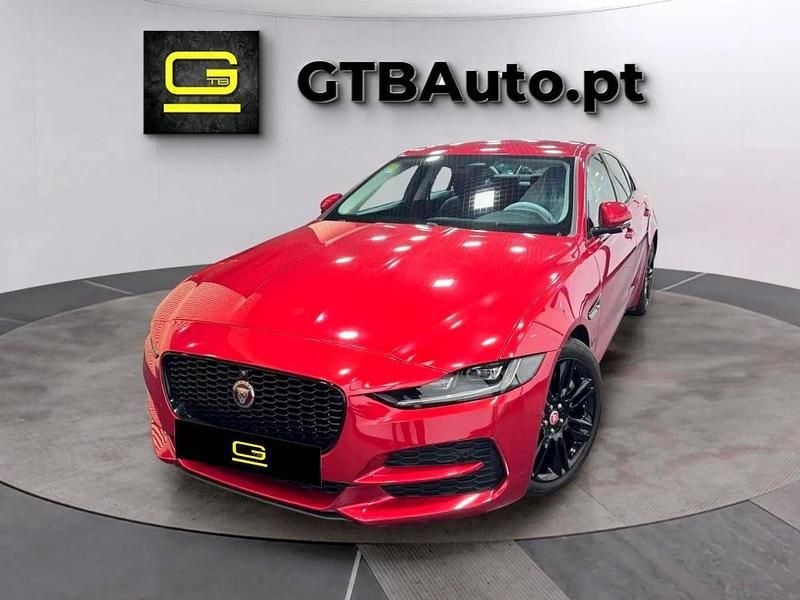 Vermelho Usado 2021 Jaguar XE Sedan | € 44.900 - Imagem 1/4