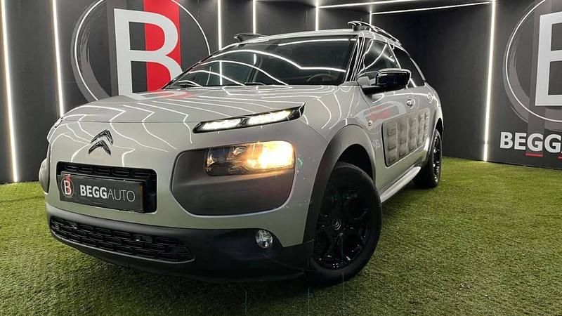 Usado Citroën C4 Cactus 100 HP (73 kW) 2015 Cinzento Citadino
