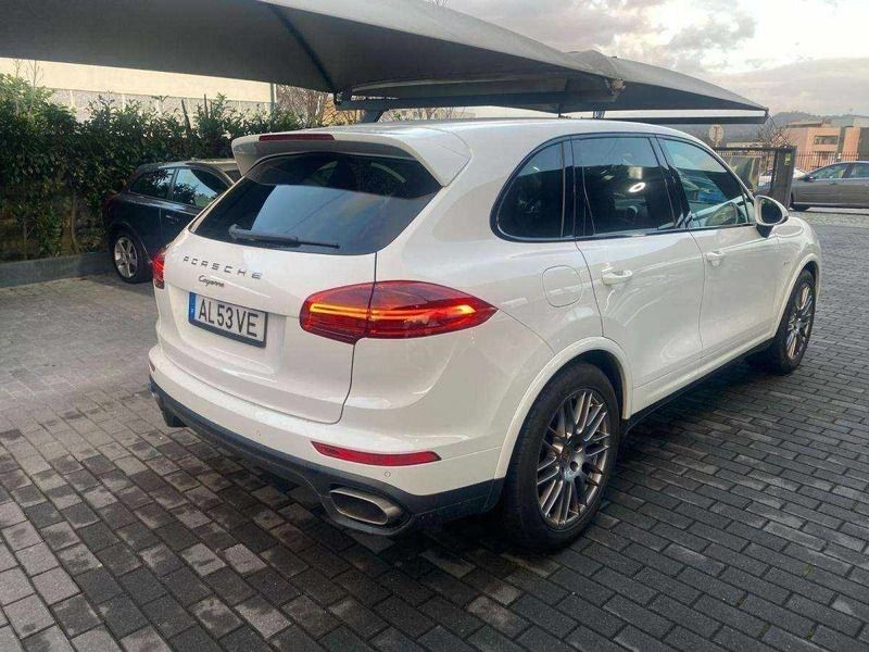 Usado Porsche Cayenne Sport 258 HP (189 kW) 2015 Branco SUV