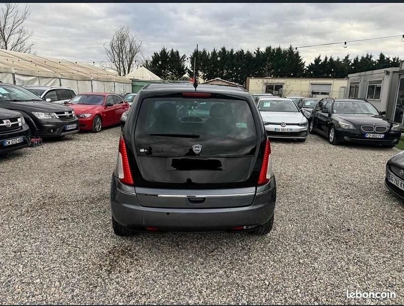 Usado Lancia Musa 70 HP (51 kW) 2007 Cinzento Monovolume