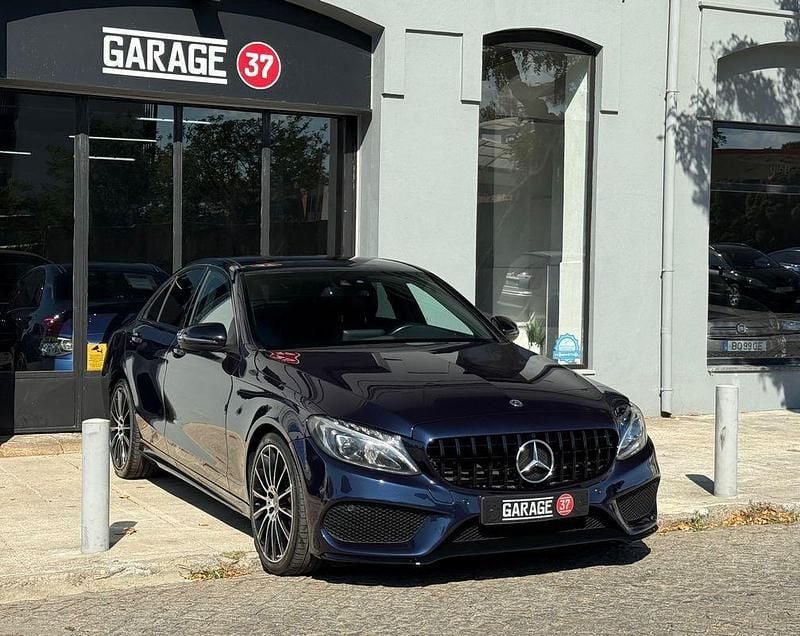 Azul Usado 2018 Mercedes C220 AMG line Sedan | € 30.990 - Imagem 1/4