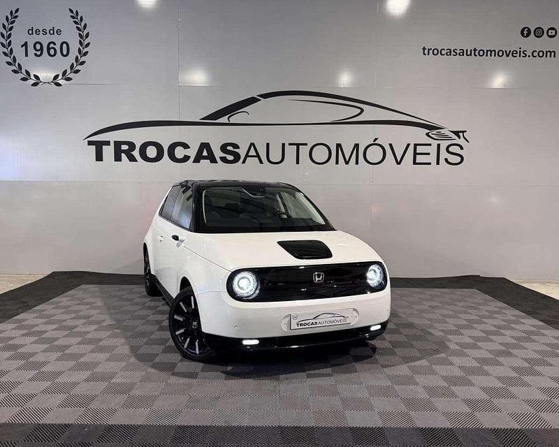 Usado Honda e 113 kW (154 HP) 2022 Branco Citadino