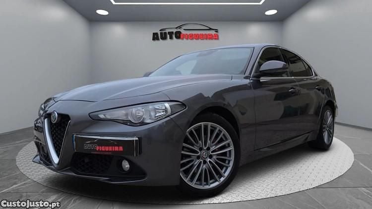 Cinza Usado 2018 Alfa Romeo Giulia Super Sedan | € 20.950 (Preço justo) - Imagem 1/1