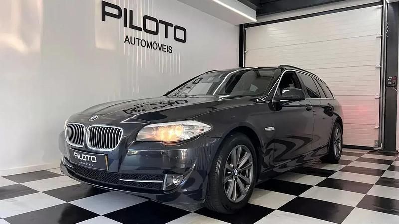 Cinza escuro Usado 2012 BMW 520 Luxury Line Carrinha | € 13.990 (Preço justo) - Imagem 1/4