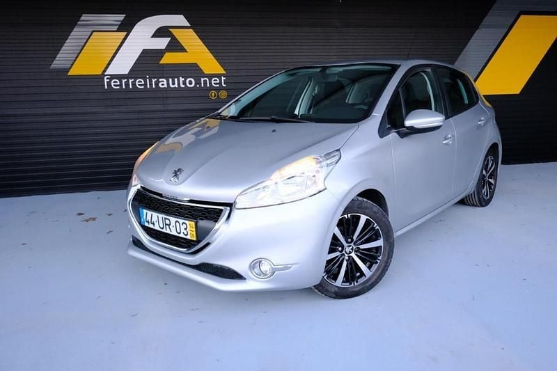 Usado Peugeot 208 Access 68 HP (50 kW) 2014 Cinza Citadino