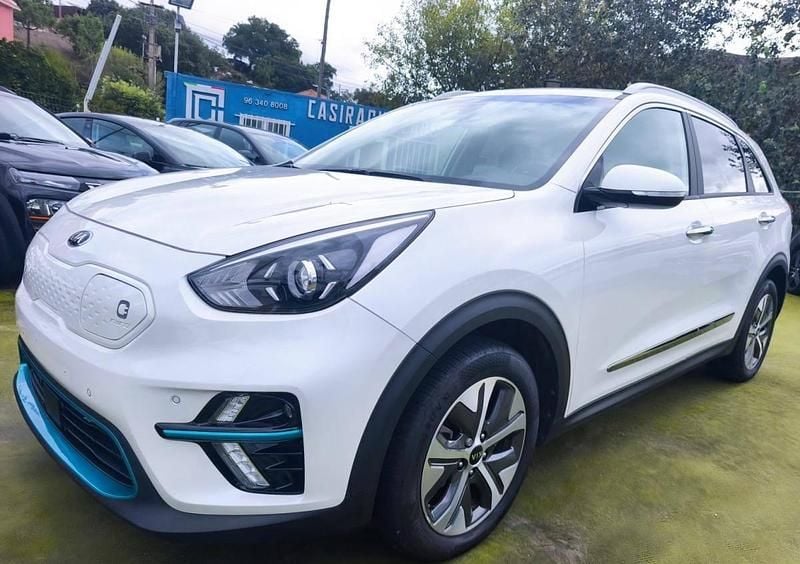 Usado Kia e-Niro 150 kW (204 HP) 2021 Branco SUV