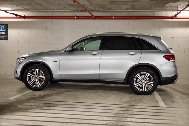 Usado Mercedes GLC300 258 HP (189 kW) 2021 Cinzento Citadino