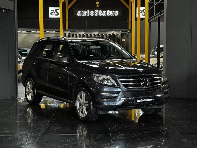 Cinza Usado 2015 Mercedes ML250 SUV | € 29.990 - Imagem 1/4