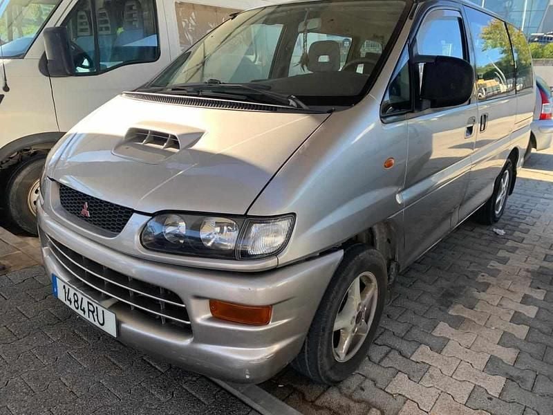 Cinzento Usado 2001 Mitsubishi Space Gear Monovolume | € 3.649 - Imagem 1/4