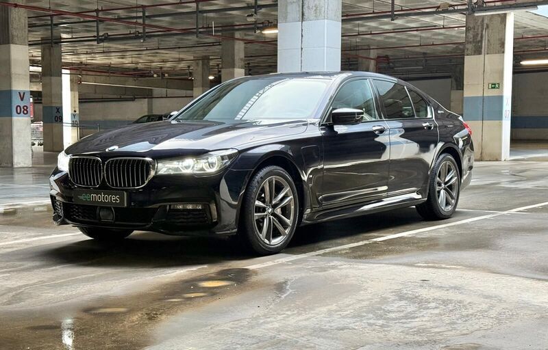 Azul Usado 2018 BMW 740 iPerformance Sedan | € 43.900 - Imagem 1/4