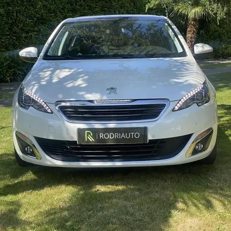 Cinza prata Usado 2017 Peugeot 308 Allure Citadino | € 14.250 (Bom preço) - Imagem 1/4