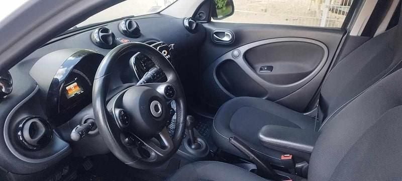 Usado Smart ForFour Electric Drive 60 kW (82 HP) 2018 Cinzento Citadino