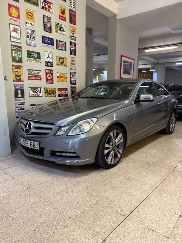 Usado Mercedes E220 Elegance 170 HP (125 kW) 2012 Cinza Coupé
