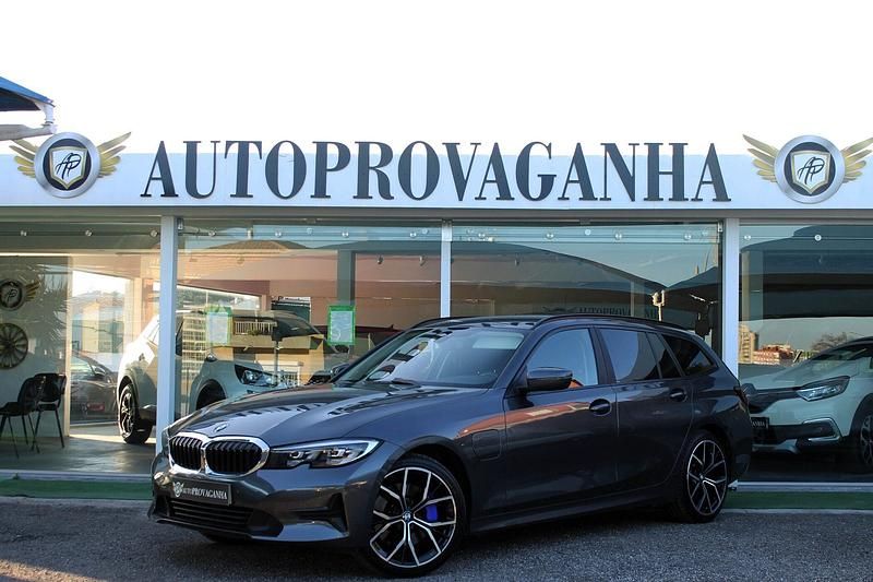 Cinza Usado 2020 BMW 330 Carrinha | € 30.900 - Imagem 1/4