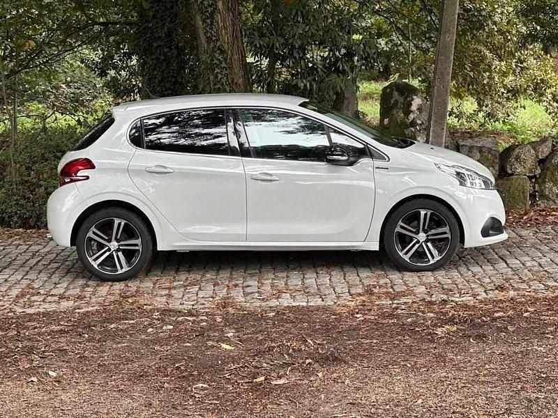 Usado Peugeot 208 GT-line 101 HP (74 kW) 2018 Branco Citadino