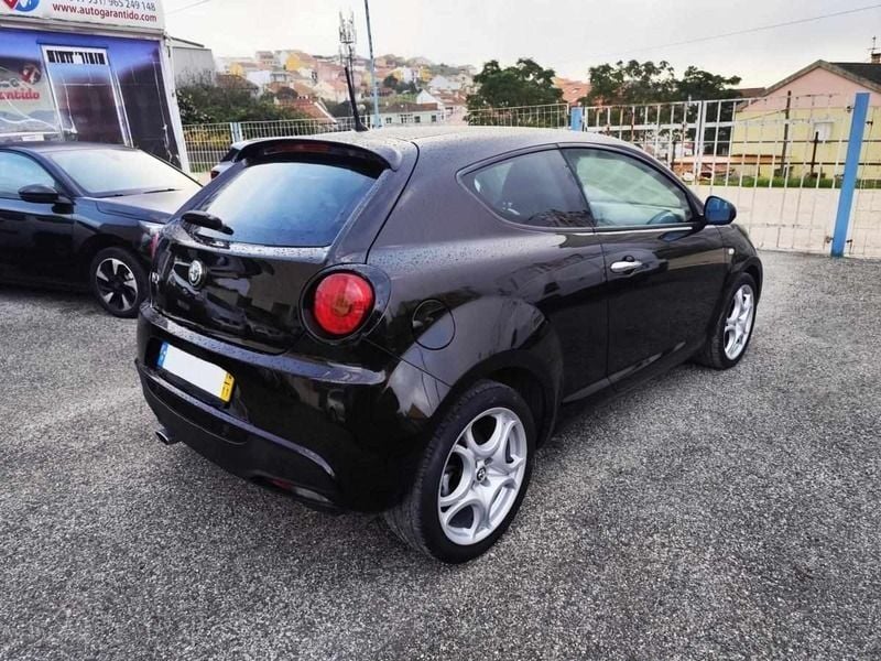 Usado Alfa Romeo MiTo 105 HP (77 kW) 2014 Preto Citadino