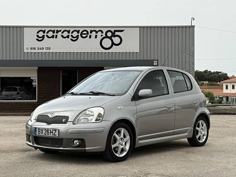 Cinzento Usado 2004 Toyota Yaris Sport Sedan | € 9.000 - Imagem 1/4