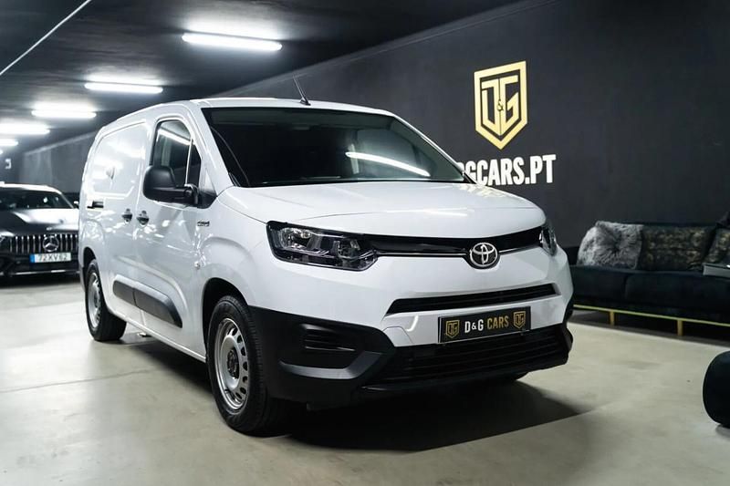 Branco Usado 2022 Toyota Proace Monovolume | € 19.400 - Imagem 1/4