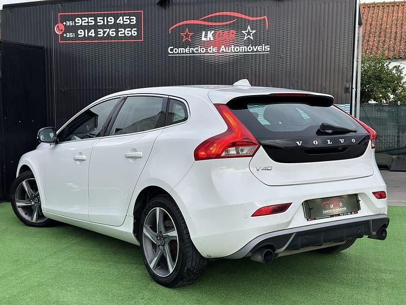 Usado Volvo V40 R-Design 114 HP (83 kW) 2013 Sedan