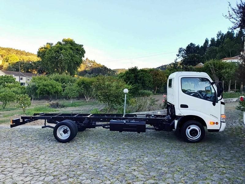 Usado Toyota Dyna 109 HP (80 kW) 2008 Branco Pickup