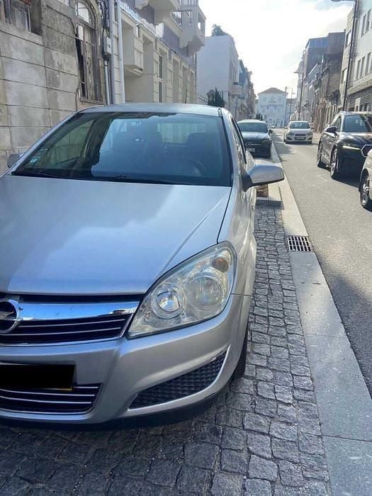Usado Opel Astra 90 HP (66 kW) 2008 Sedan