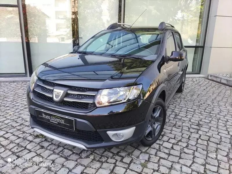 Usado Dacia Sandero Stepway 90 HP (66 kW) 2015 Preto Citadino