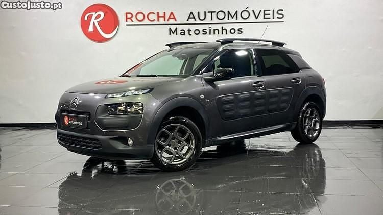 Cinza Usado 2015 Citroën C4 Cactus PureTech Citadino | € 9.999 (Bom preço) - Imagem 1/1