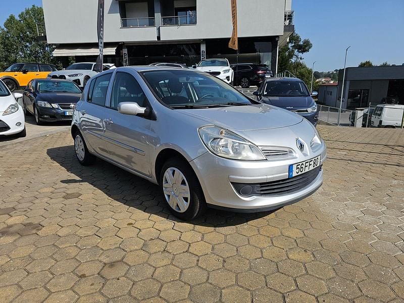 Cinza Usado 2008 Renault Clio II Dynamique | € 4.950 (Preço justo) - Imagem 1/4