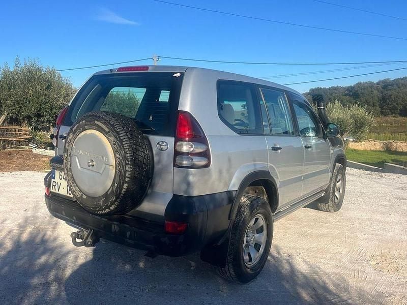 Usado Toyota Land Cruiser 173 HP (127 kW) 2009 Sedan