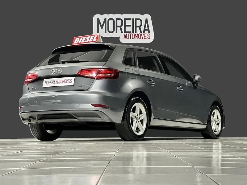Usado Audi A3 116 HP (85 kW) 2020 Cinzento Sedan