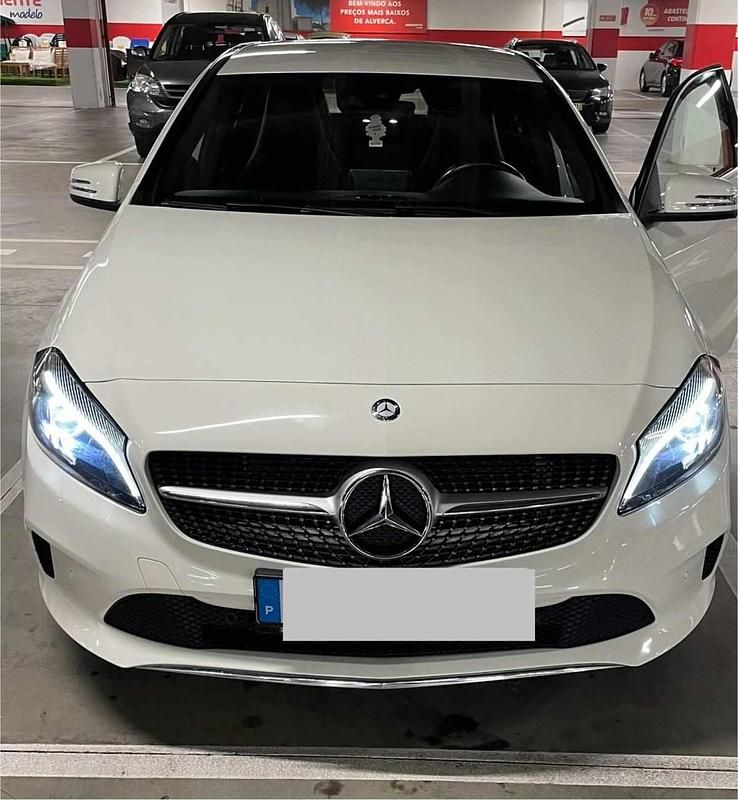 Branco Usado 2015 Mercedes A200 Citadino | € 21.500 (Preço elevado) - Imagem 1/4