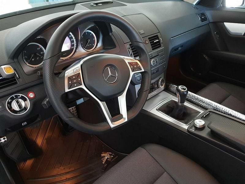 Usado 2011 Mercedes C220 Avantgarde Sedan | € 14.500 - Imagem 1/4