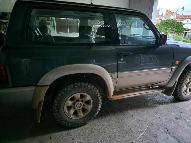 Verde Usado 2000 Nissan Patrol SUV | € 19.000 - Imagem 1/4