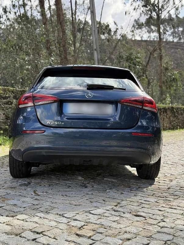 Usado Mercedes A250 218 HP (160 kW) 2021 Azul