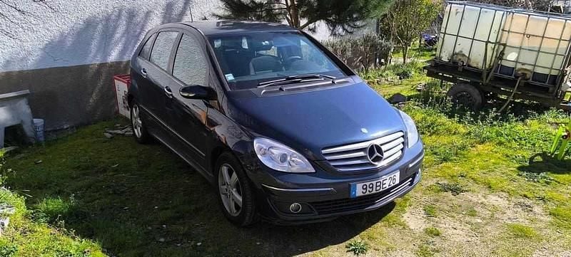 Usado Mercedes B180 109 HP (80 kW) 2006 Azul Monovolume