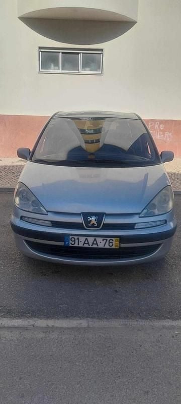 Cinzento Usado 2005 Peugeot 807 Monovolume | € 3.650 - Imagem 1/4